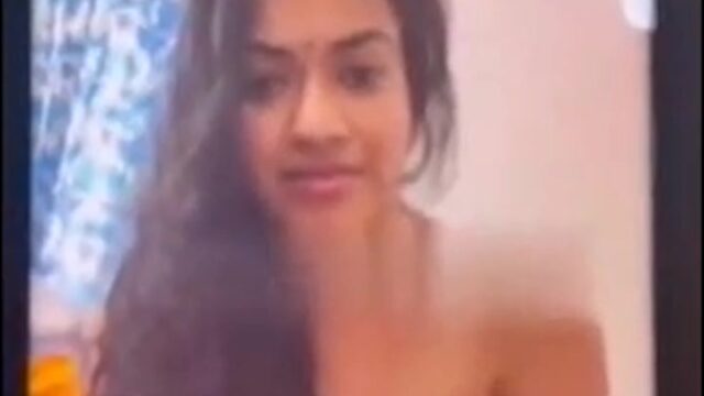 Shruthi Narayanan viral video showing off her topless!!!